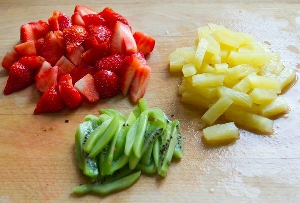Вкусные и лёгкие сладкие роллы с творожно-фруктовой начинкой
