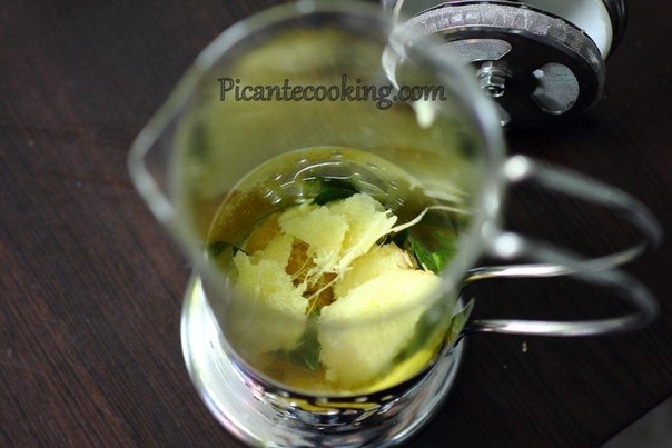 Согревающий мятный чай с имбирем и лимоном