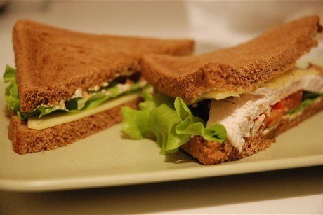 Сэндвич с курицей.