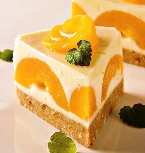 "Йогуртовый торт с персиками и лимоном"