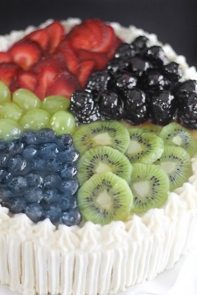 Белый праздничный торт к 8 марта от создателей Bon Appétit