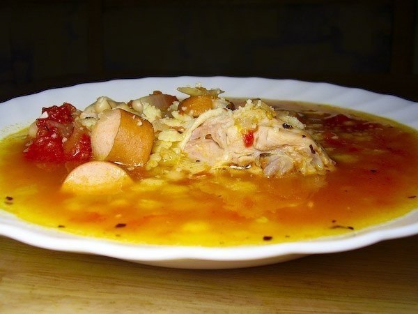 "Итальянский томатный суп с сосисками"