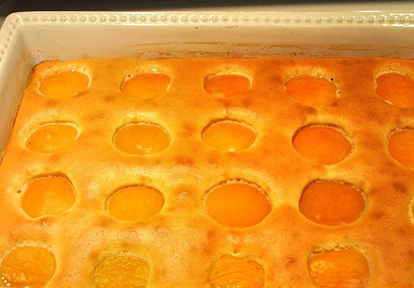 Воздушный пирог с абрикосами
