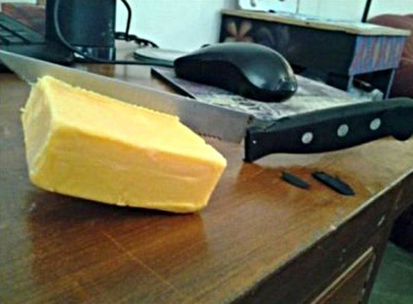Русский сыр против китайского ножа.