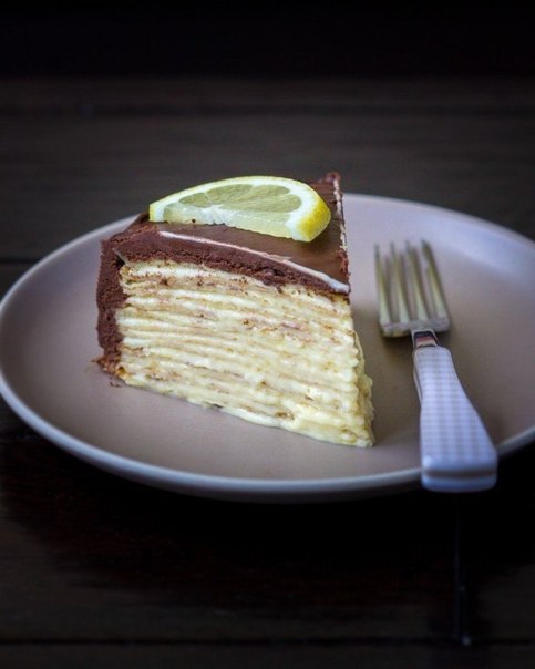 Блинный лимонный пирог в шоколадной глазури