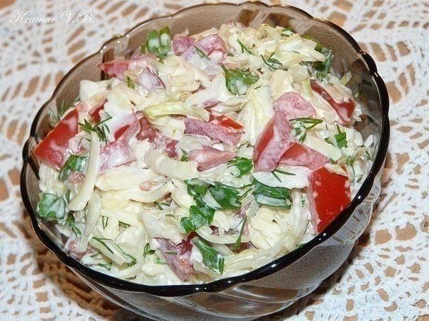 Салат "Капустный" с помидорами и сыром 