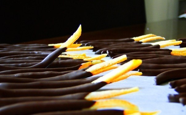 Апельсиновые палочки в шоколаде
