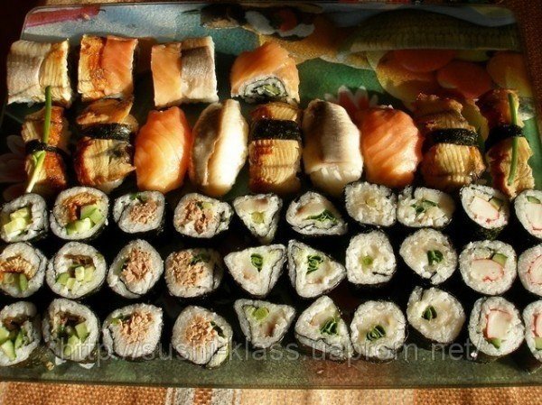 Любителям роллов и суши.