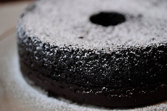Простой шоколадный пирог без причуд 