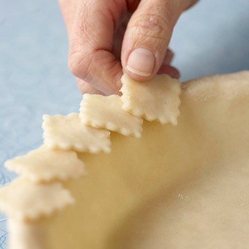 Несколько способов оформления края пирога.