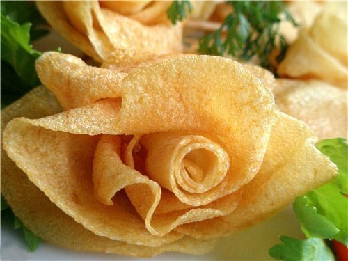 "Розы" из картофеля во фритюре