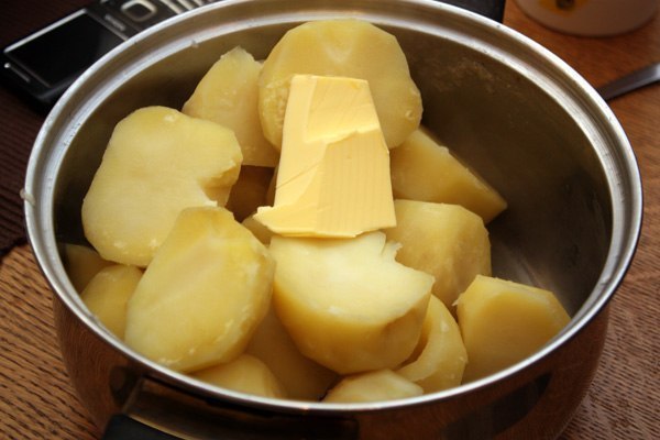 Картофель с охотничьими колбасками