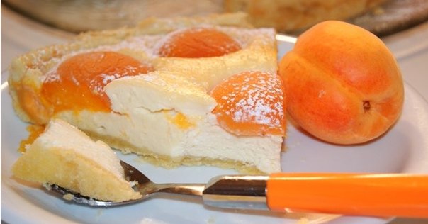 Пирог с творогом и абрикосами