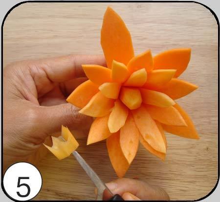 Как сделать лилию из моркови.