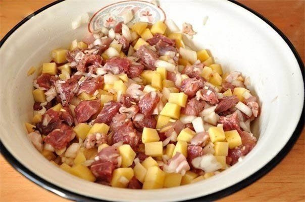 Как приготовить эчпочмак (треугольные пироги с картошкой и мясом) 