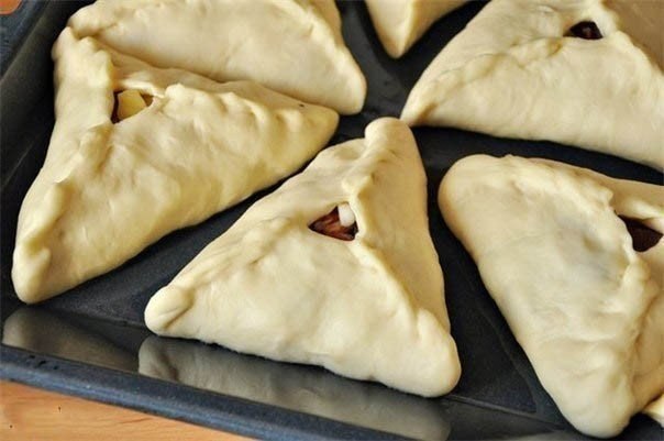 Как приготовить эчпочмак (треугольные пироги с картошкой и мясом) 