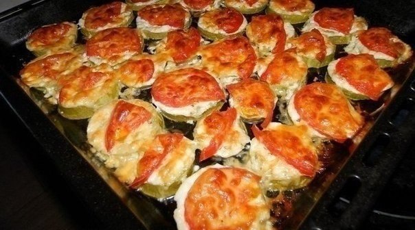 Кабачки с помидорами и сыром